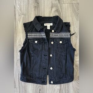 H&M COACHELLA Axtec Embroidered Black distressed Denim Vest w/ raw hem, size 6